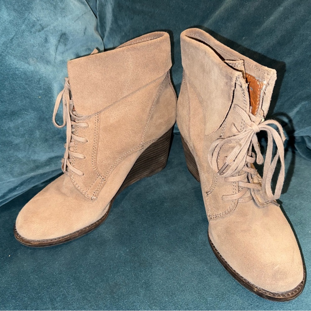 LUCKY BRAND Women’s Size 7 37 Tan Wedge Booties